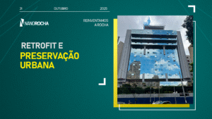 Fachada envidraçada de edifício corporativo revitalizado com acabamento espelhado, representando um projeto de retrofit urbano sustentável da NanoRocha.